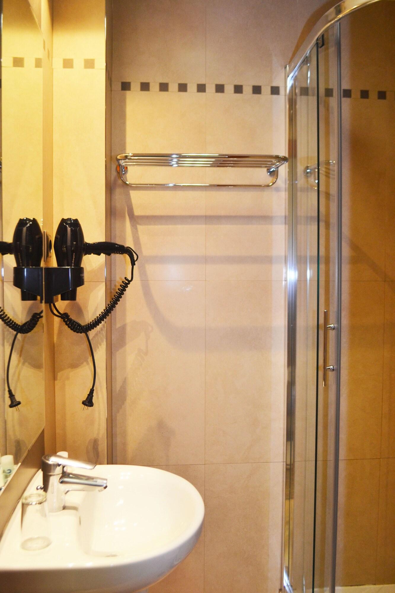 Itc Mora By Soho Boutique Hotel Мадрид Екстериор снимка