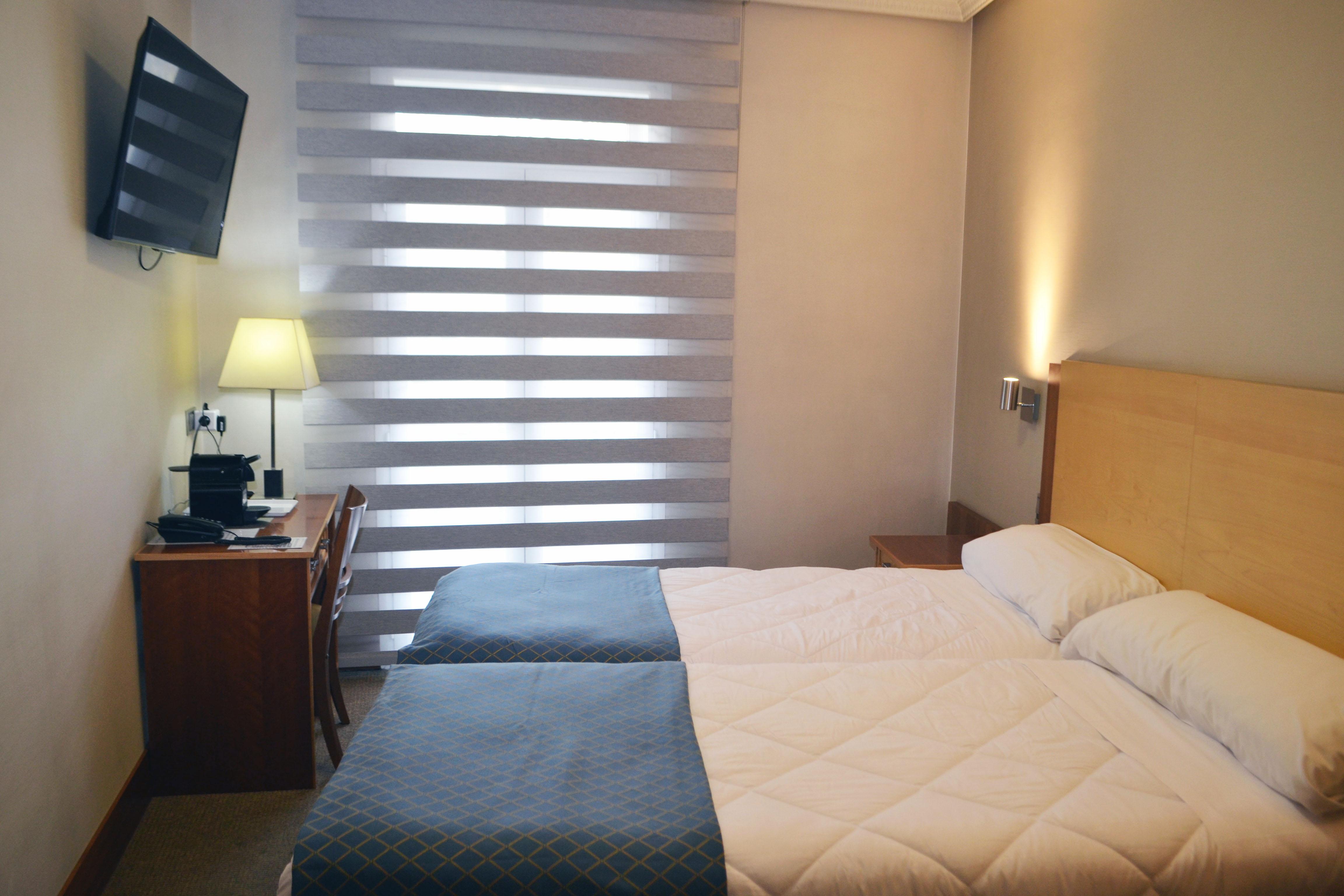 Itc Mora By Soho Boutique Hotel Мадрид Екстериор снимка