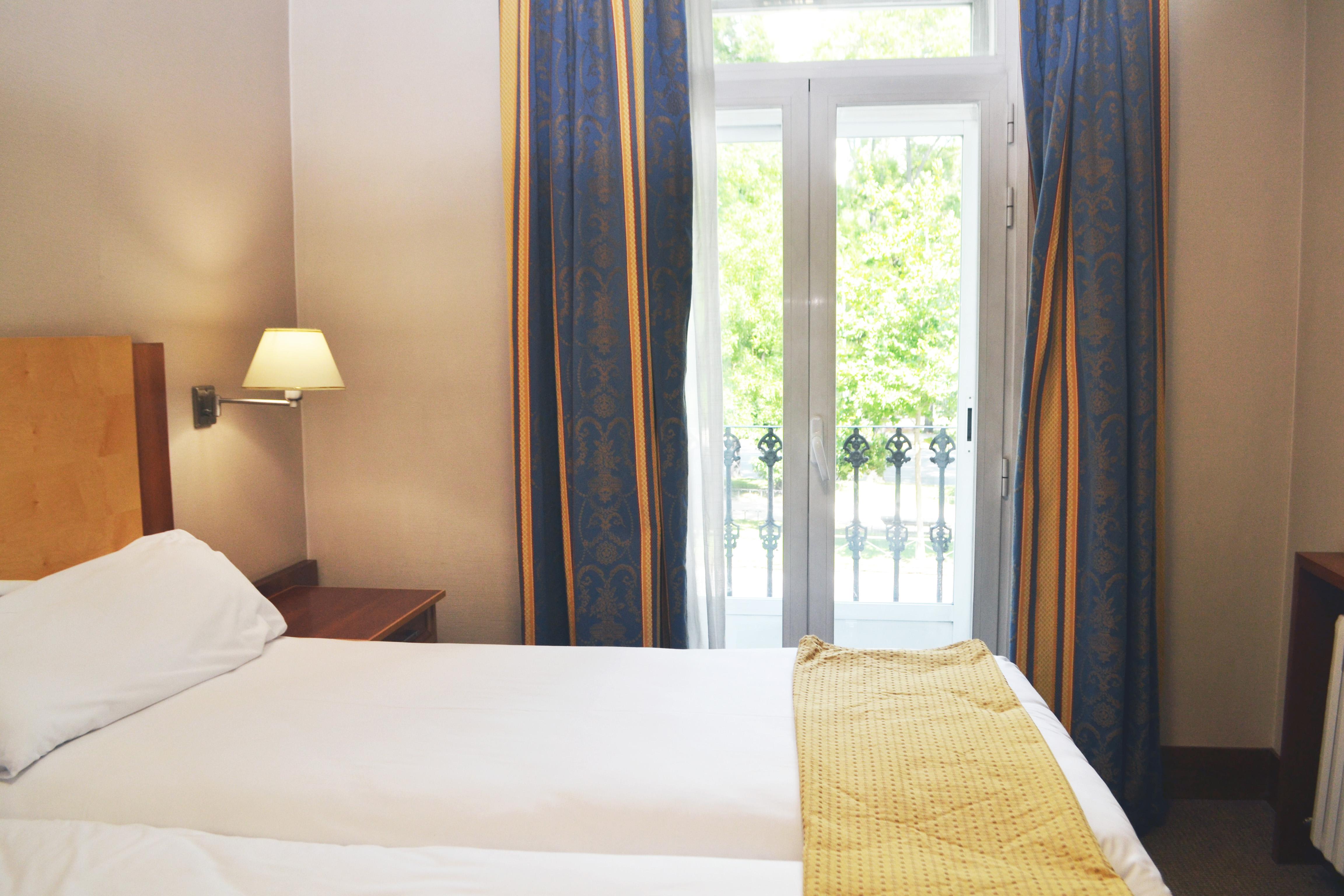 Itc Mora By Soho Boutique Hotel Мадрид Екстериор снимка