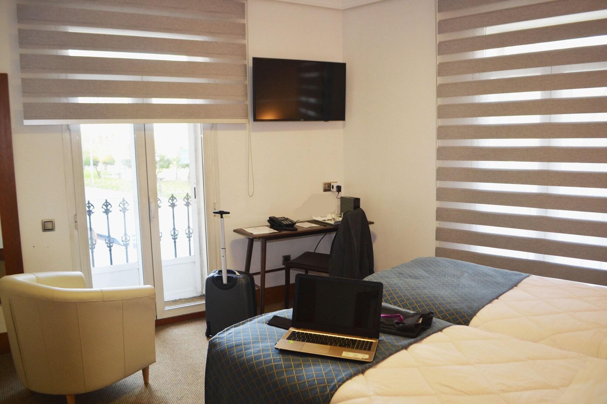Itc Mora By Soho Boutique Hotel Мадрид Екстериор снимка