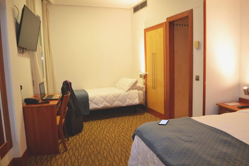 Itc Mora By Soho Boutique Hotel Мадрид Екстериор снимка