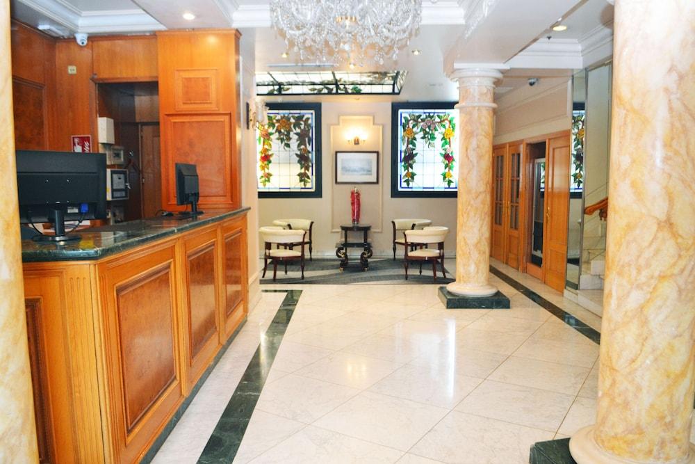 Itc Mora By Soho Boutique Hotel Мадрид Екстериор снимка