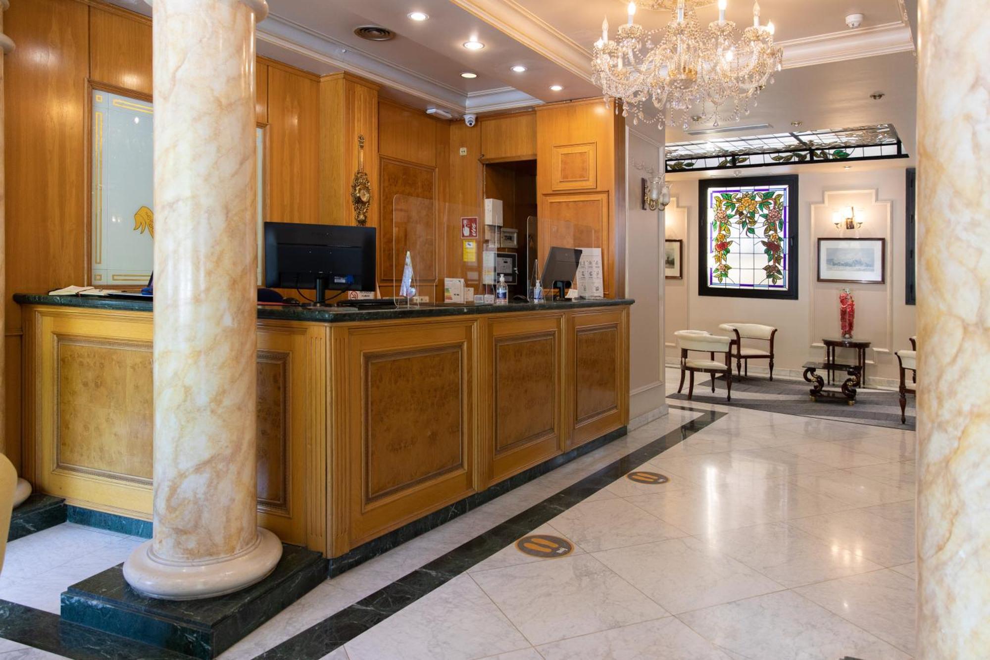 Itc Mora By Soho Boutique Hotel Мадрид Екстериор снимка