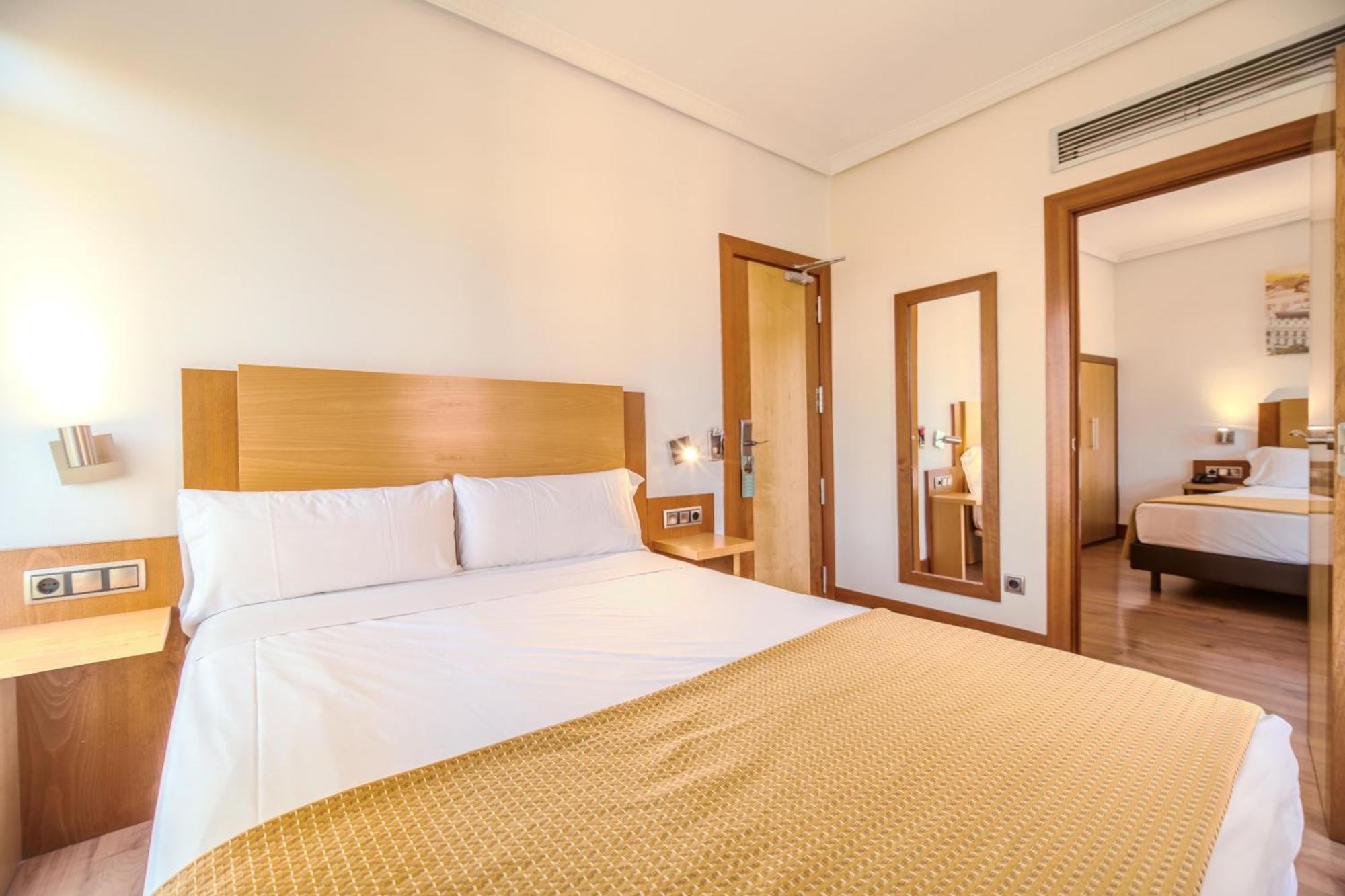 Itc Mora By Soho Boutique Hotel Мадрид Екстериор снимка