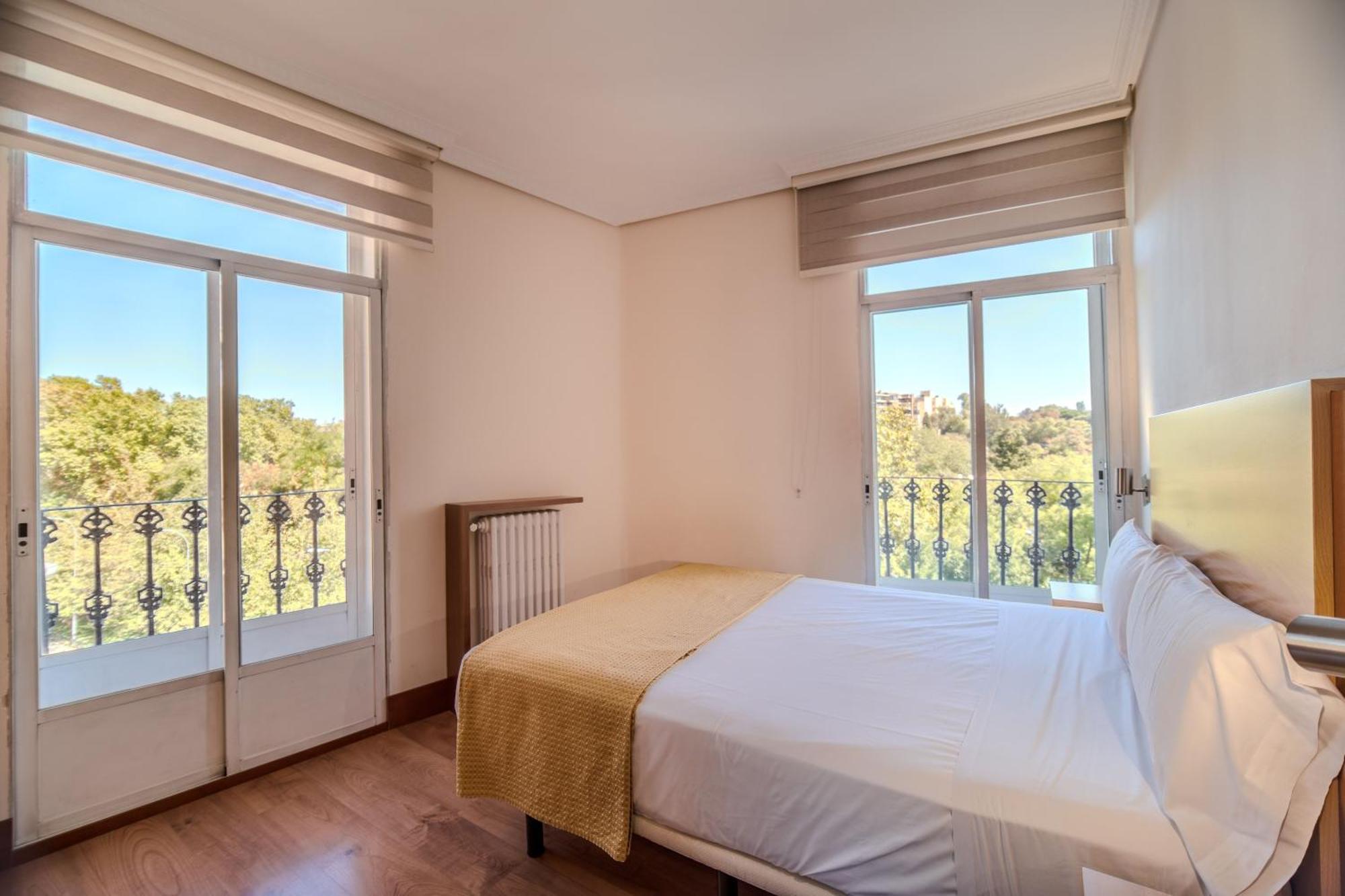 Itc Mora By Soho Boutique Hotel Мадрид Екстериор снимка