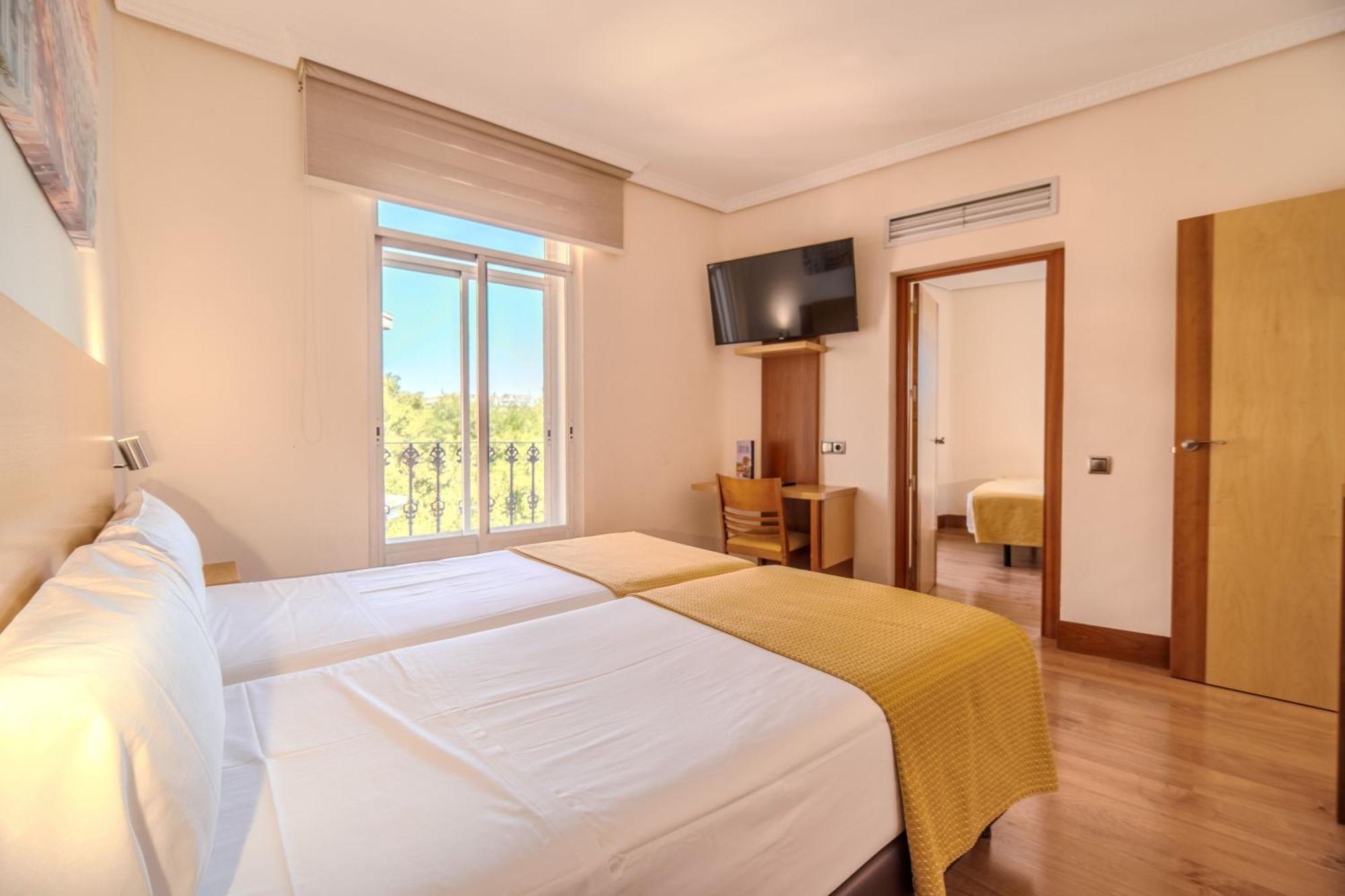 Itc Mora By Soho Boutique Hotel Мадрид Екстериор снимка