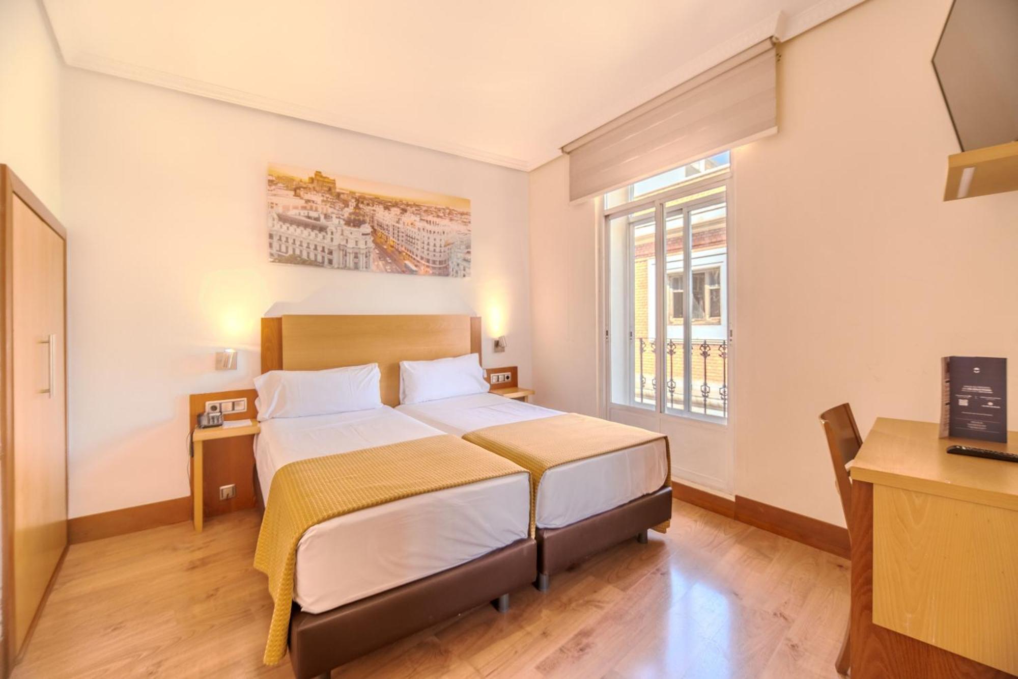 Itc Mora By Soho Boutique Hotel Мадрид Екстериор снимка