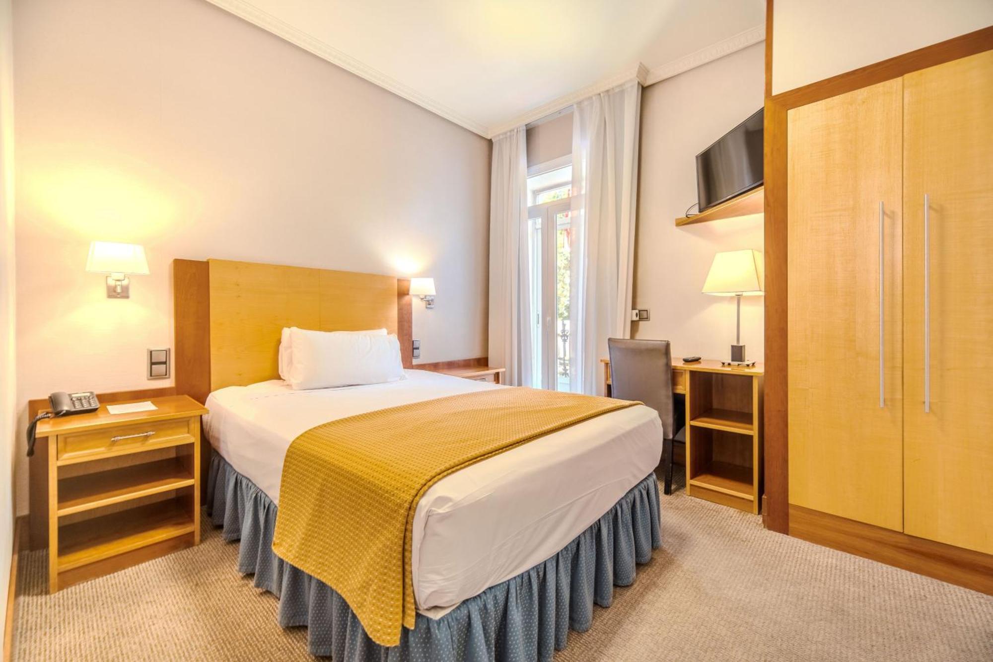 Itc Mora By Soho Boutique Hotel Мадрид Екстериор снимка