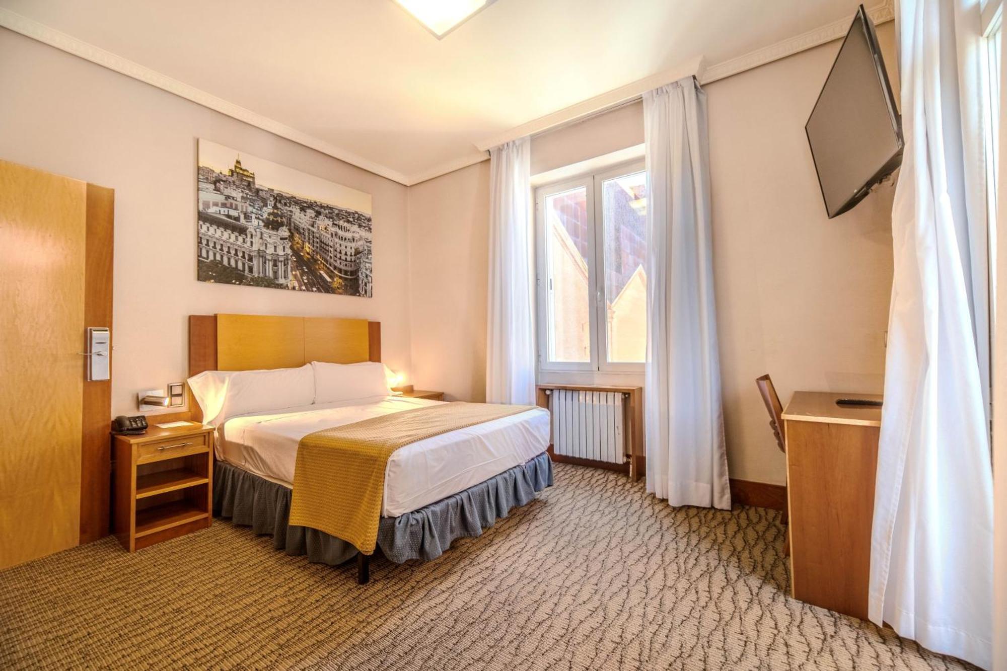 Itc Mora By Soho Boutique Hotel Мадрид Екстериор снимка