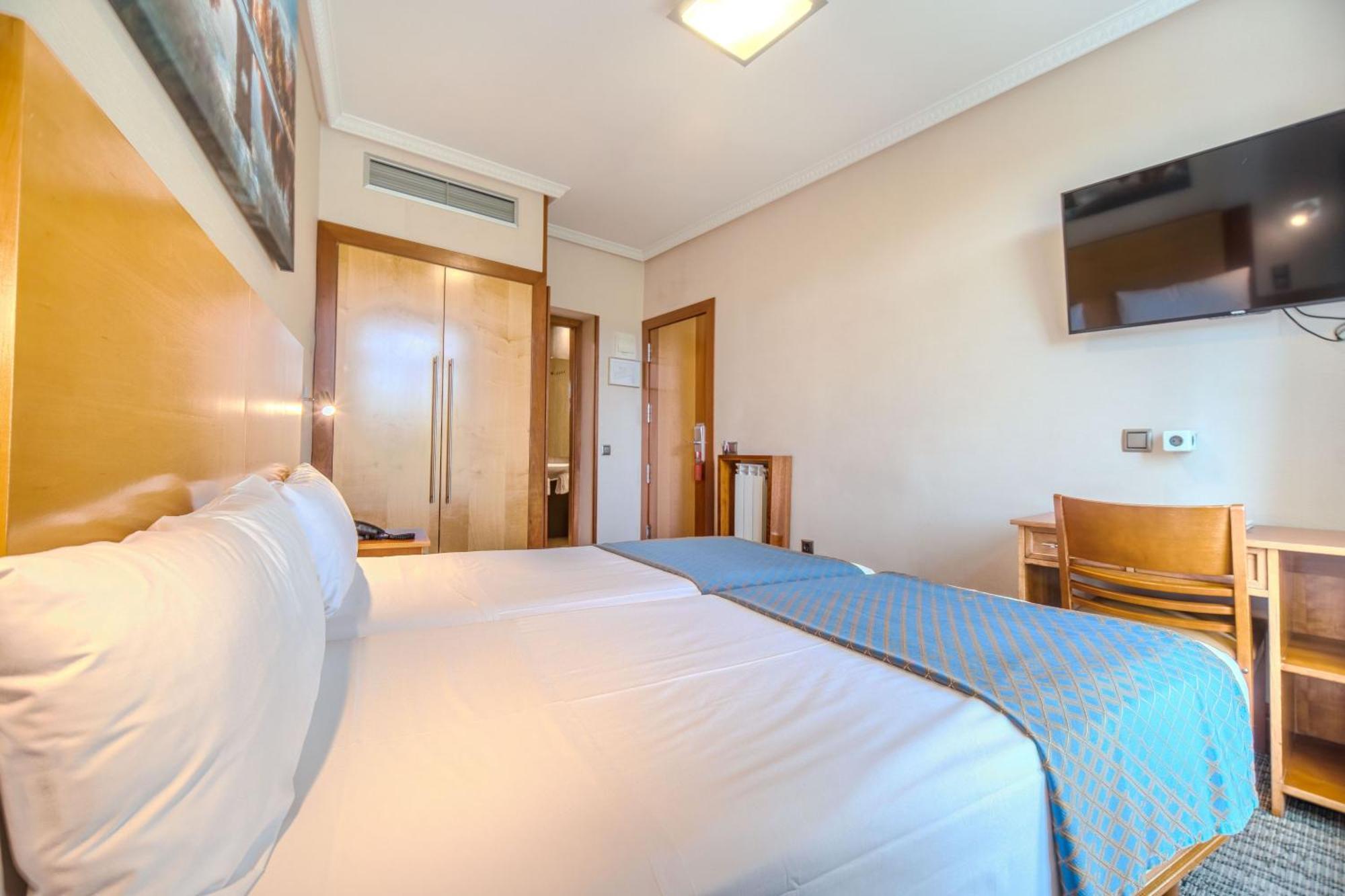 Itc Mora By Soho Boutique Hotel Мадрид Екстериор снимка