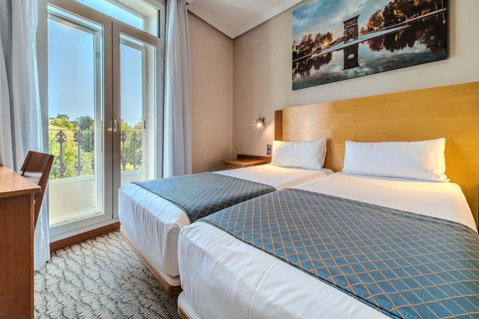 Itc Mora By Soho Boutique Hotel Мадрид Екстериор снимка
